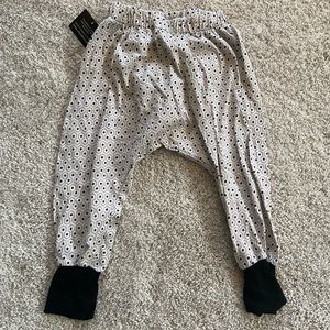 NWT Joyaltee harem pant 3T. Black and White.